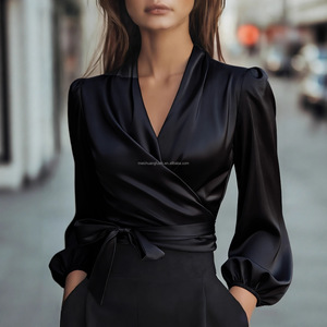 Camicetta da donna personalizzata in raso con maniche a cappotto per signore - Product Image 4