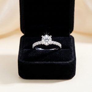Anillo de Oro Sólido con Diamante Cultivado en Laboratorio de Corte Redondo de 1.00 CT, Claridad VVS2, Certificado IGI, Corte Excelente - Product Image 4