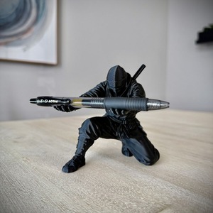 Figura de Ninja Impresa en 3D, Soporte para Bolígrafos y Organizador de Escritorio, Adorno Creativo, Porta Lápices para Decoración de Habitaciones - Product Image 1
