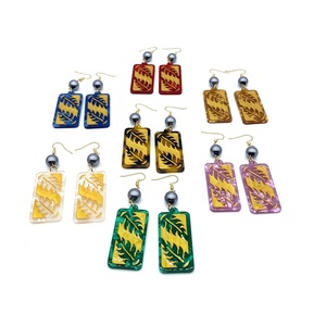 <span class=keywords><strong>Orecchini</strong></span> Hawaii alla Moda a Forma di Foglia <span class=keywords><strong>con</strong></span> Perle e Stili Tribali Dorati Intagliati, Gioielli per Donne e Ragazze - Product Image 1
