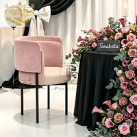 Chaises de banquet de mariage modernes en gros avec revêtement en velours rose et structure en acier inoxydable noir pour événements de restauration en extérieur