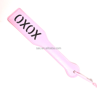 SacKnove Articles Érotiques pour Adultes Nouveauté Sexy Mots XOXO Fouet Fessée en Cuir pour Jeux Préliminaires Flirt Bondage BDSM Raquette à Fessée pour Jouets Sexuels