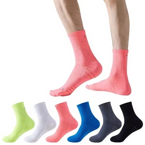 High Quality Wholesale Professional Sports <b>Socks</b> Marathon Running <b>Moisture</b>-Wicking Training Mid-Calf <b>Socks</b> - Product Image 1