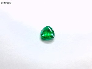 Esmeralda Zambiana de Primera Calidad, Forma Cojín, 17.88CT, Gema Suelta Premium, Color Verde, Claridad Excelente, Para Creaciones de Joyería - Product Image 2