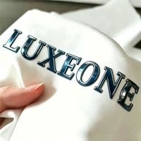 Écussons en silicone souple personnalisés, écologiques, 3D, métallisés, gaufrés, découpés au laser, imprimés en sérigraphie, étiquettes thermocollantes pour vêtements