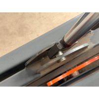 Système de stationnement hydraulique inclinable pour voitures, adapté aux zones de stationnement des immeubles de bureaux en ville