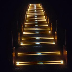 Équipement d'éclairage LED de haute qualité pour les escaliers intérieurs et extérieurs et les zones d'accès des salles de cinéma - Product Image 5
