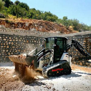 รถตักล้อยางขนาดเล็ก HMK 62T เครื่องยนต์ดีเซล สำหรับงานเกษตรและก่อสร้าง ใช้เครื่องยนต์ Kubota มาตรฐาน EPA สีดำ น้ำหนัก 3500 กก. - Product Image 1