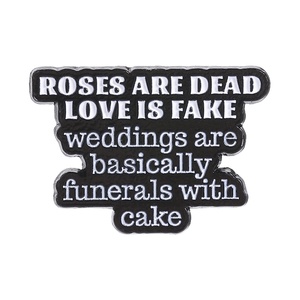 Pin de Esmalte 'Las Rosas Están Muertas, El Amor Es Falso', Broche 'Las Bodas Son Básicamente Funerales Con Pastel', Pin de Joyería Anti-Romance, Regalo para Amigo - Product Image 1