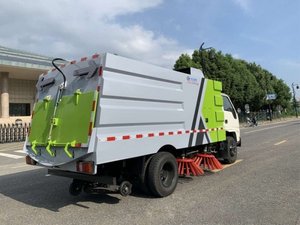 Tanque de agua limpia japonés, 5 Cbm, 5 Cbm, Euro 5 Kv600, de alta presión, para lavado de carreteras, camión barredor de carretera - Product Image 3