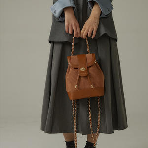 Женский винтажный рюкзак на цепочке - Product Image 6