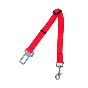 Cinturón de seguridad ajustable para perros, material resistente y fácil de instalar, ideal para viajes seguros en coche y - Product Image 2
