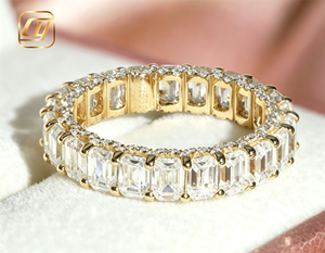 Bijoux fins à la mode pour femmes, bague éternelle en or jaune 14 carats avec émeraude taille 3x4 mm, bague en diamant moissanite - Product Image 3