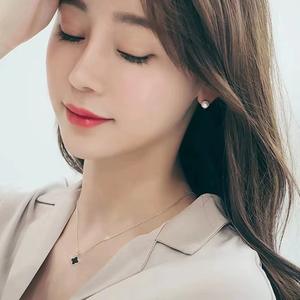 Moda S925 collar de diamantes de plata collar con colgante de trébol de cuatro hojas para Mujer Flor de cristal Shell cadena clavica joyería - Product Image 4