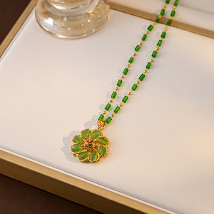 नया चीनी रेट्रो एमराल्ड ग्रेडिएंट पीस बकल नेकलेस बांस लकी फ्लावर पेंडेंट राल नेकलेस थोक महिला - Product Image 3