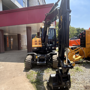 Excavatrice sur chenilles Hyundai HX60pro d'occasion de 6 tonnes avec moteur, boîte de vitesses et pompe pour travaux de génie civil en vente - Product Image 3