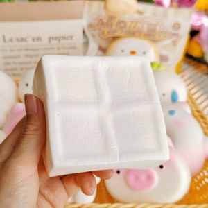 Juguete de Mantequilla Rosa Suave y Húmedo para Aliviar la Ansiedad y el Estrés Sensorial - Juguete Blandito de Rebote Lento para Apretar y Moldear - Product Image 4