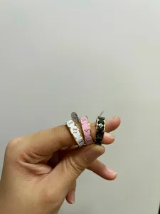 Bague pour femme de luxe léger et de niche, avec motif de famille d'ânes, lettre anglaise L en verre et fleur à quatre feuilles, pour couple, avec étiquette transfrontalière. - Product Image 5