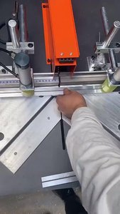 Machine de découpe de profilés en aluminium pour fenêtres et portes, machine de découpe d'angles en aluminium et en acier à 45/90 degrés - Product Image 6