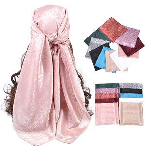 Vente en gros <span class=keywords><strong>foulard</strong></span> carré en <span class=keywords><strong>soie</strong></span> satiné personnalisé pour femmes 50*50cm style de mode imprimé de créateurs numériques pour l'hiver - Product Image 1