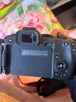 كاميرا كانون عالية الأداء R8 بدقة 24 ميجابكسل وتصوير 4K بسرعة 60 إطارًا في الثانية للسفر والتصوير في الشوارع