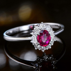 Anello vintage con fiore in pietra rossa per donna, design creativo intarsiato, gioielli eleganti e alla moda - Product Image 2