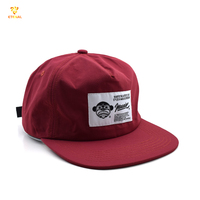 Casquette Snapback 5 panneaux non structurée en nylon bordeaux, avec logo tissé personnalisé de haute qualité, motif léopard et argyle, en tissu Oxford éponge