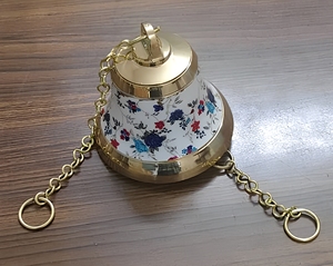 Campana Colgante de Latón Chapada en Oro Hecha a Mano con Diseño Floral, Adorno Decorativo para el Hogar y Espacios Espirituales - Product Image 4