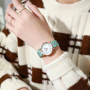 นาฬิกาควอทซ์ทอมือสำหรับผู้หญิงสร้อยข้อมือเรืองแสงสไตล์ชาติพันธุ์ - Product Image 3