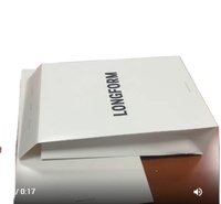 定制白色牛皮纸礼品袋，带扭纹纸手柄，可批量回收，适合商业和零售用途