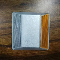 Marquages routiers clignotants pour la circulation routière, feux de signalisation LED en aluminium à haute intensité prismatique réfléchissants, lampadaires solaires