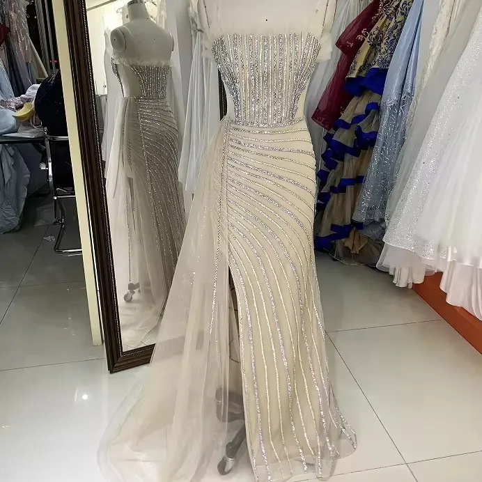 Venta al por mayor de plata champán rebordear sobrefalda cremallera espalda cariño vestido largo noche vestido de graduación 2025