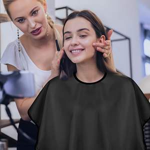 Capas de Maquillaje para Salón de Belleza al por Mayor, Capa de Poliéster Impermeable Tipo Kimono, Capas Cosméticas Cortas Rosas con Logotipo - Product Image 2