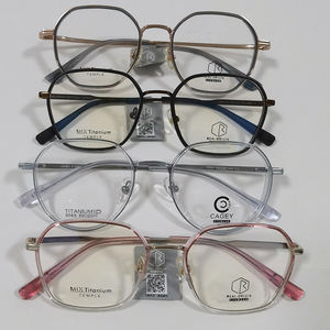 نظارات رخيصة الثمن عالية المتانة للنساء TR90 التيتانيوم الرجعية مربع إطارات نظارات Bate الرجعية المخزون - Product Image 4