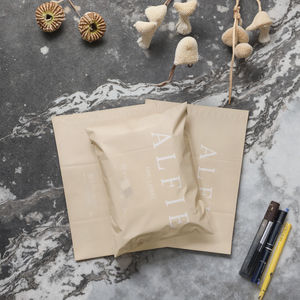 Bolsas de Envío Postales de Plástico Personalizadas Color Albaricoque Mate, Sobres Impermeables Autoadhesivos Tipo Polymailer - Product Image 1