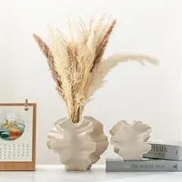 Décoration Minimaliste Art Déco Gravée Irrégulière en Forme de Lapin Blanc en Résine Mate pour Anniversaire Maison/Bureau/Hôtel