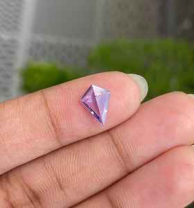 1.05 CT 10.0 X 7.5 MM |   Zafiro Verde Natural en Forma de Cometa |   Anillo de Compromiso para Boda - Product Image 4