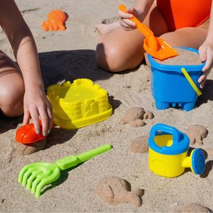 Juego <span class=keywords><strong>de</strong></span> cubo <span class=keywords><strong>de</strong></span> plástico con colador, pala, rastrillo, regadera, 5 moldes <span class=keywords><strong>de</strong></span> <span class=keywords><strong>arena</strong></span> <span class=keywords><strong>de</strong></span> animales y <span class=keywords><strong>Castillo</strong></span>, venta al por mayor - Product Image 6