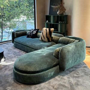 Canapé en arc de designer français Grand meuble rétro de salon de relaxation d'angle en tissu vert forêt - Product Image 2