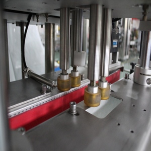 Máquina Tapadora de Botellas Automática Eléctrica de Cuatro Ruedas Motorizadas y Ajustables para Botellas de Metal, Plástico, Vidrio y Madera, para Alimentos y Productos Químicos - Product Image 6