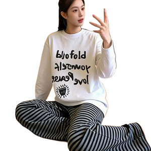 Conjunto de Pijama para Primavera, Otoño e Invierno, Pijama Blanco de Manga Larga con Estampado de Letras Multicolores y Pantalones a Rayas Negras - Product Image 1