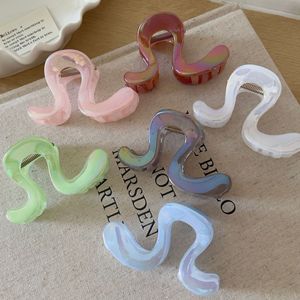 Elegante Pinza de Pelo de Plástico con Diseño de Tiburón de 8 cm, Pinza Geométrica para el Cabello para Mujeres y Niñas, Accesorio para Cola de Caballo, Venta al por Mayor - Product Image 3