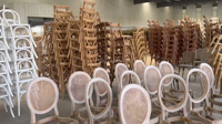 Chaise de salle à manger en plastique PP, structure en plastique, dossier en rotin, chaise de mariage, mobilier de banquet, mobilier d'hôtel