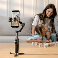 Stabilisateur portable DJI Osmo Mobile 8 pour caméra d'action avec batterie 5.3 3600mAh, suivi IA et suivi du visage intégrés