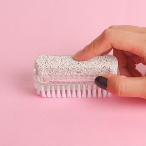 Brosse à ongles en plastique avec éponge pour le nettoyage et le massage des ongles, forme plate, design transparent - Product Image 2