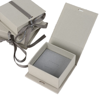 Boîte rigide en carton recyclable personnalisée pour bijoux, insert en mousse éco-responsable PPWR, logo personnalisé pour collier et boucles d'oreilles