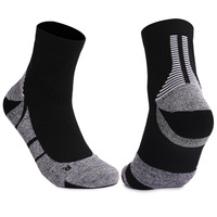 Chaussettes de sport en polyester tricotées, mi-mollet, fonctionnelles, résistantes à l'usure, absorbant l'humidité, avec soutien de la voûte plantaire et amorti des chocs