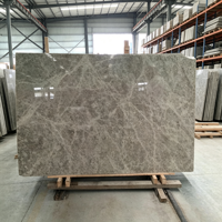 Marbre naturel effet aurore boréale, disponible en échantillons, idéal pour les îlots de cuisine et les tables basses de hall d'hôtel