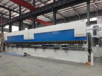 Presse plieuse électro-hydraulique synchrone 200 tonnes 3200 mm pour le traitement des cadres de portes métalliques et le pliage de tôles