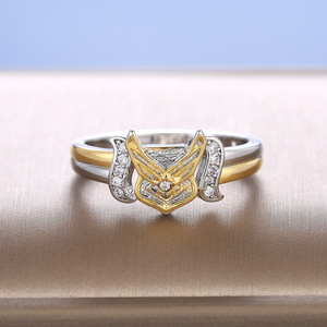 Anello a Stella da Donna, Bicolore, Forma di Stella, Aperto e Regolabile, Gioiello Minimalista Chic per Uso Quotidiano - Product Image 1